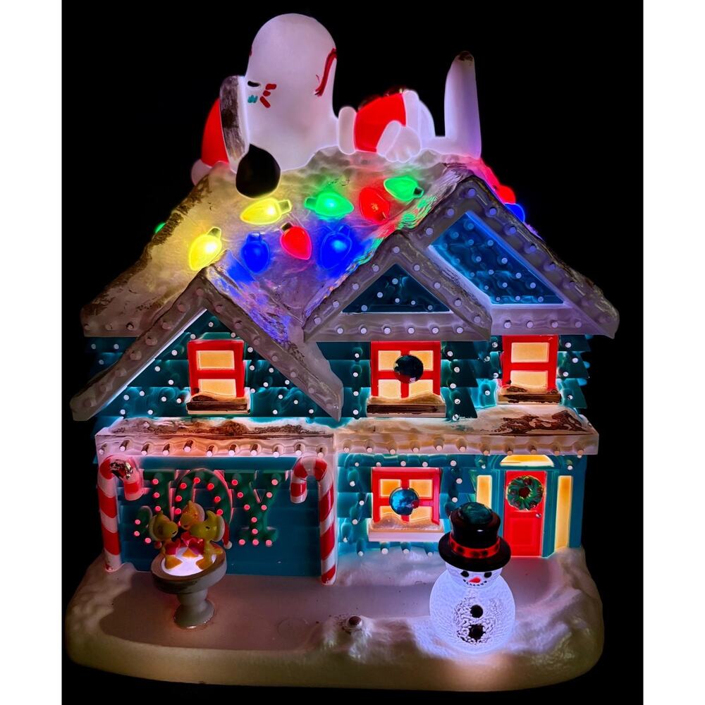 Peanuts Snoopy "The Merriest House In Town" Hallmark Keepsake 2023 Light & Sound